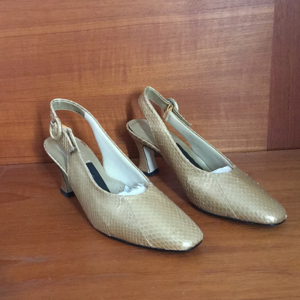 VINTAGE GOLD SNAKE SKIN VANNA WHITE HEEL SIZE 7 1/2